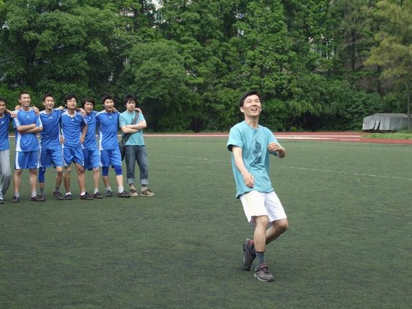 球门在下边