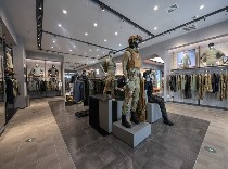 三夫战术房山首创奥莱店-内景照片